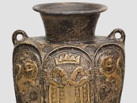 Ame Ker 34 a  Ame Ker 34, Mexiko, Bundesstaat Jalisco, Guadalajara/Tonalá, Kolonialzeit, 17./18. Jahrhundert, Große Vase, archibúcaro, Ton, Gold, Fassung, H 94 cm, B 62 cm, Dm Mündung 40 cm : Museumsfoto: Claus Cordes, Bestandskatalog Ethnologie